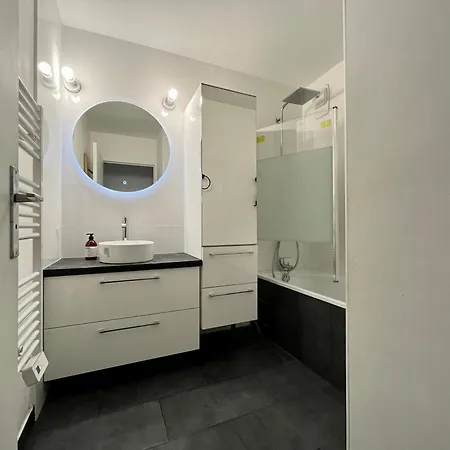 Apartment Puteaux, T2 Avec Parking Pres De Paris La Defense By Immo Kit *